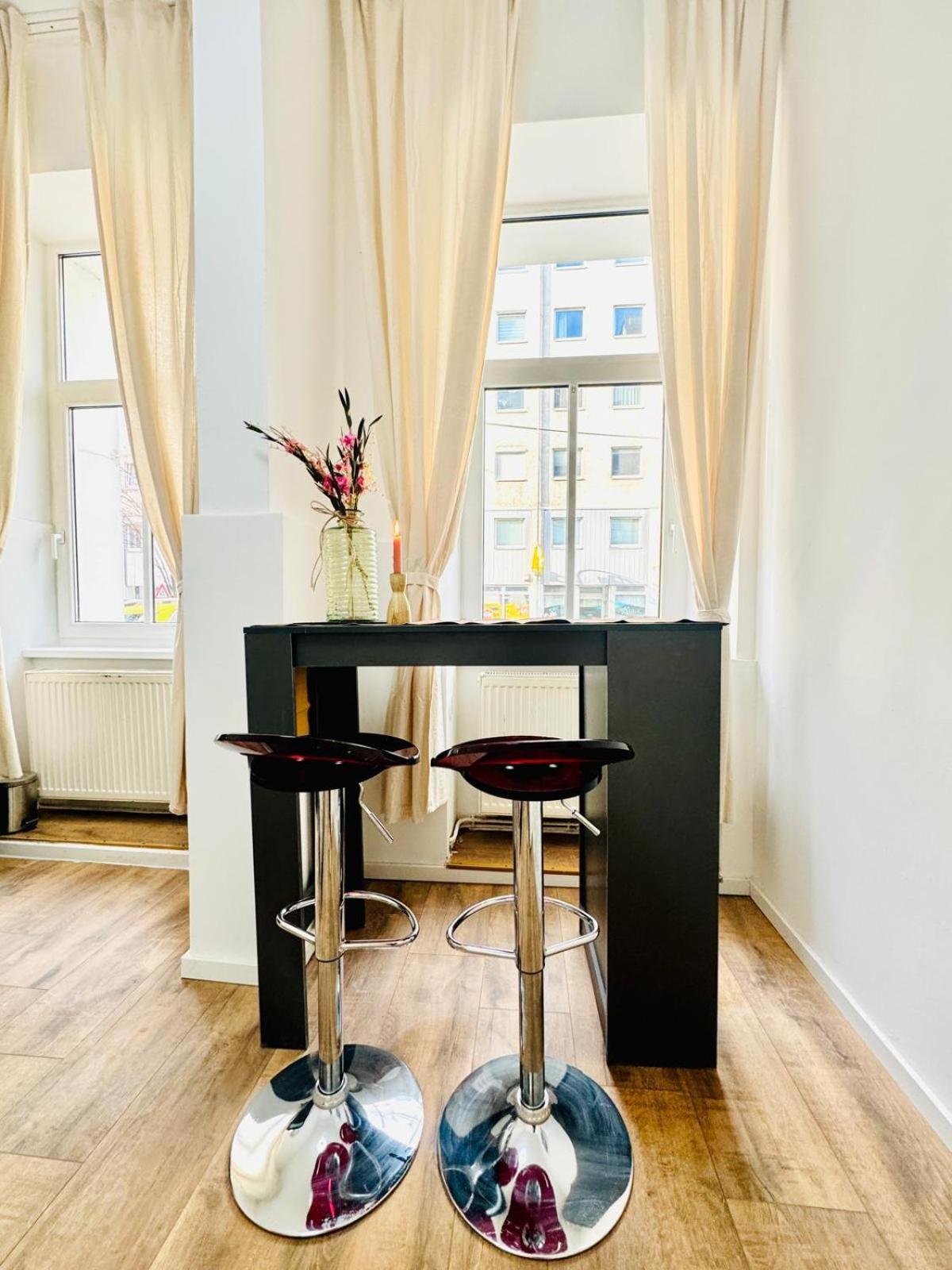 Comfortable 5br Shared 10 Minute Walk To Matzleinsdorfer Platz Apartment Wien