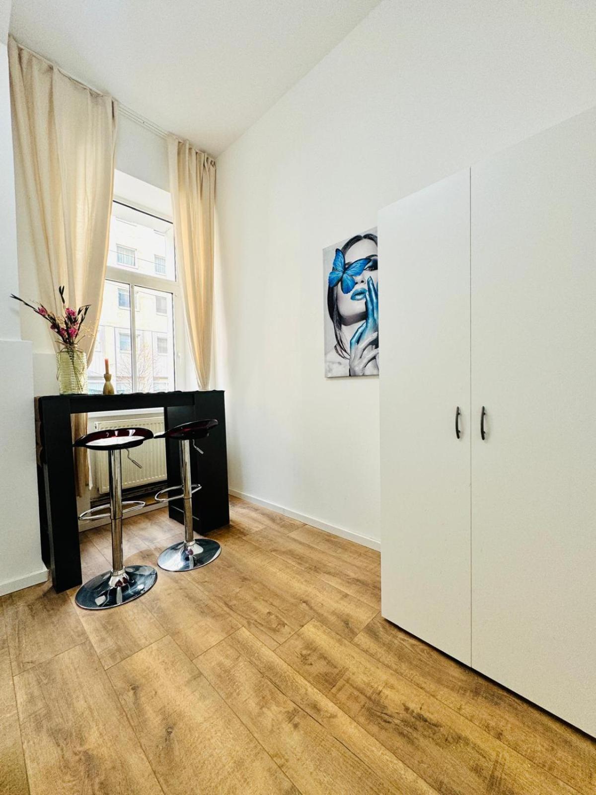 Comfortable 5br Shared 10 Minute Walk To Matzleinsdorfer Platz