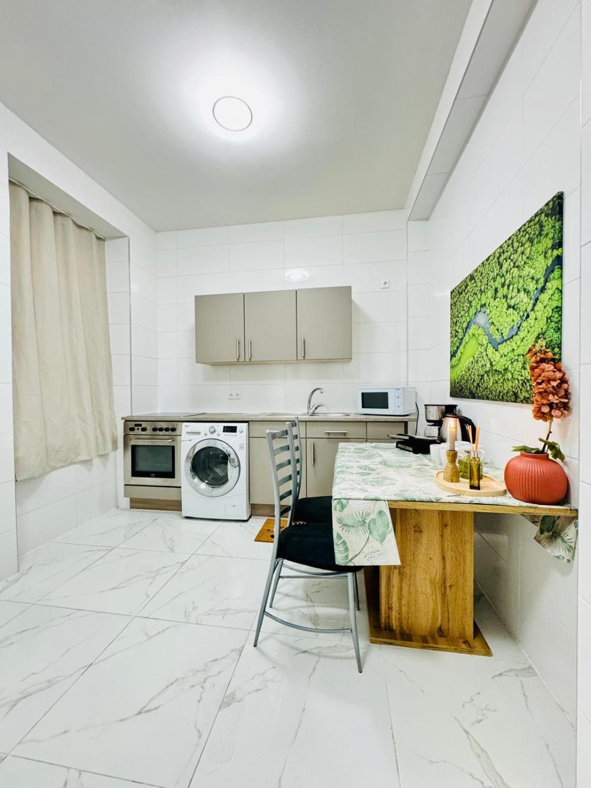 Comfortable 5br Shared 10 Minute Walk To Matzleinsdorfer Platz Apartment Wien
