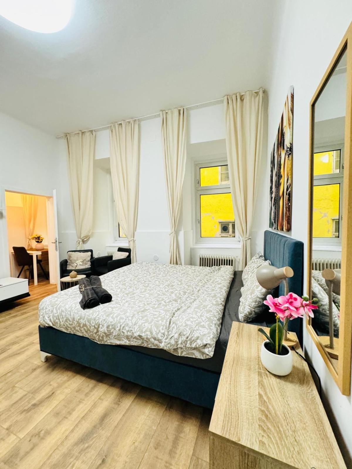 Comfortable 5br Shared 10 Minute Walk To Matzleinsdorfer Platz *