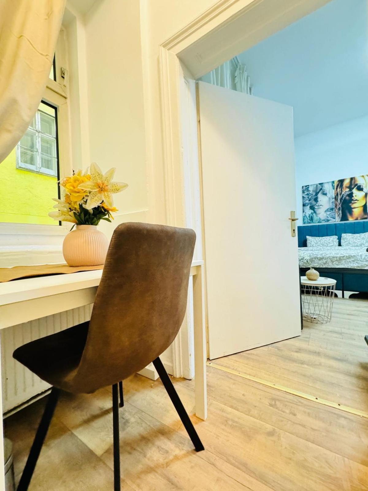 Apartment Comfortable 5br Shared 10 Minute Walk To Matzleinsdorfer Platz