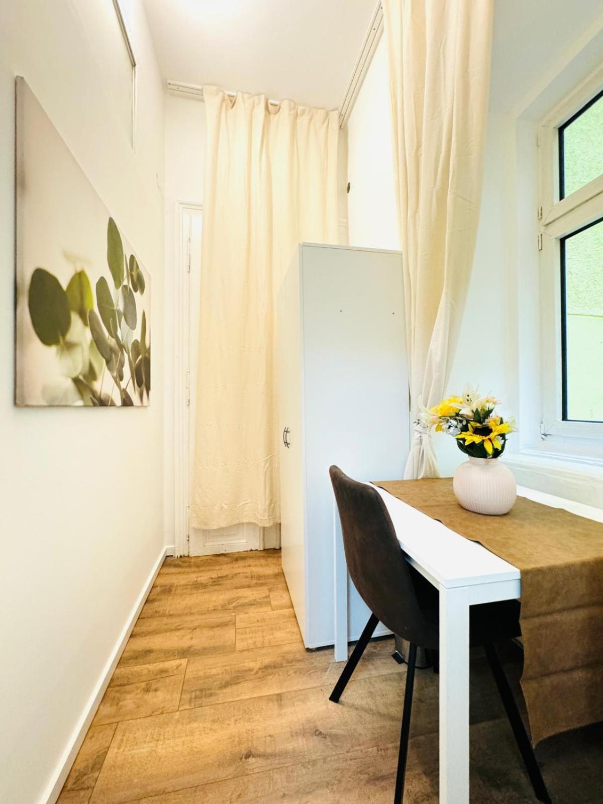 Apartment Comfortable 5br Shared 10 Minute Walk To Matzleinsdorfer Platz