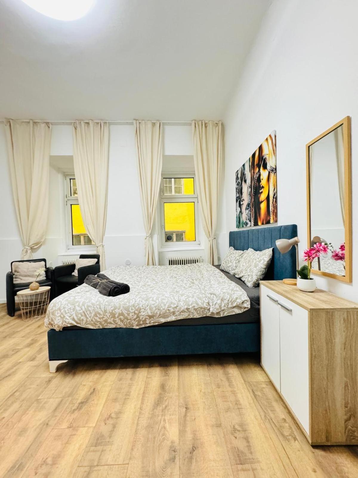 Apartment Comfortable 5br Shared 10 Minute Walk To Matzleinsdorfer Platz Wien