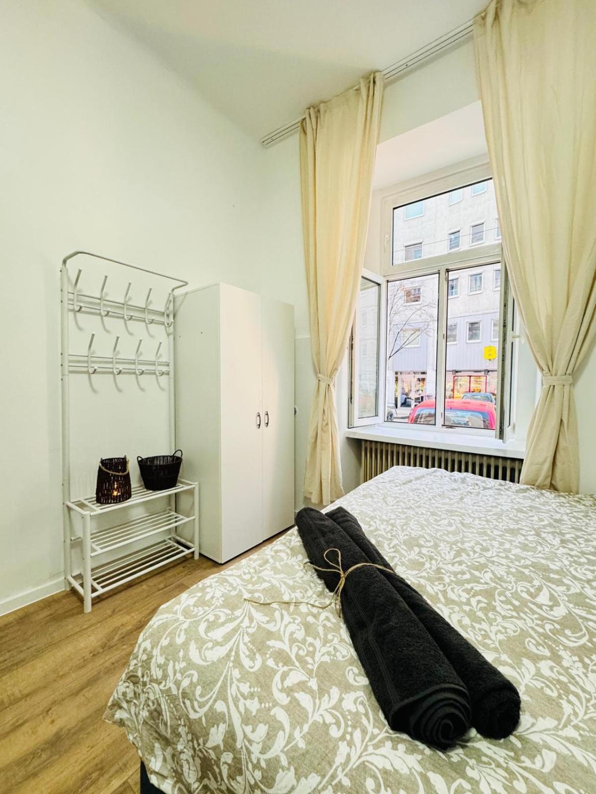 Comfortable 5br Shared 10 Minute Walk To Matzleinsdorfer Platz Apartment *