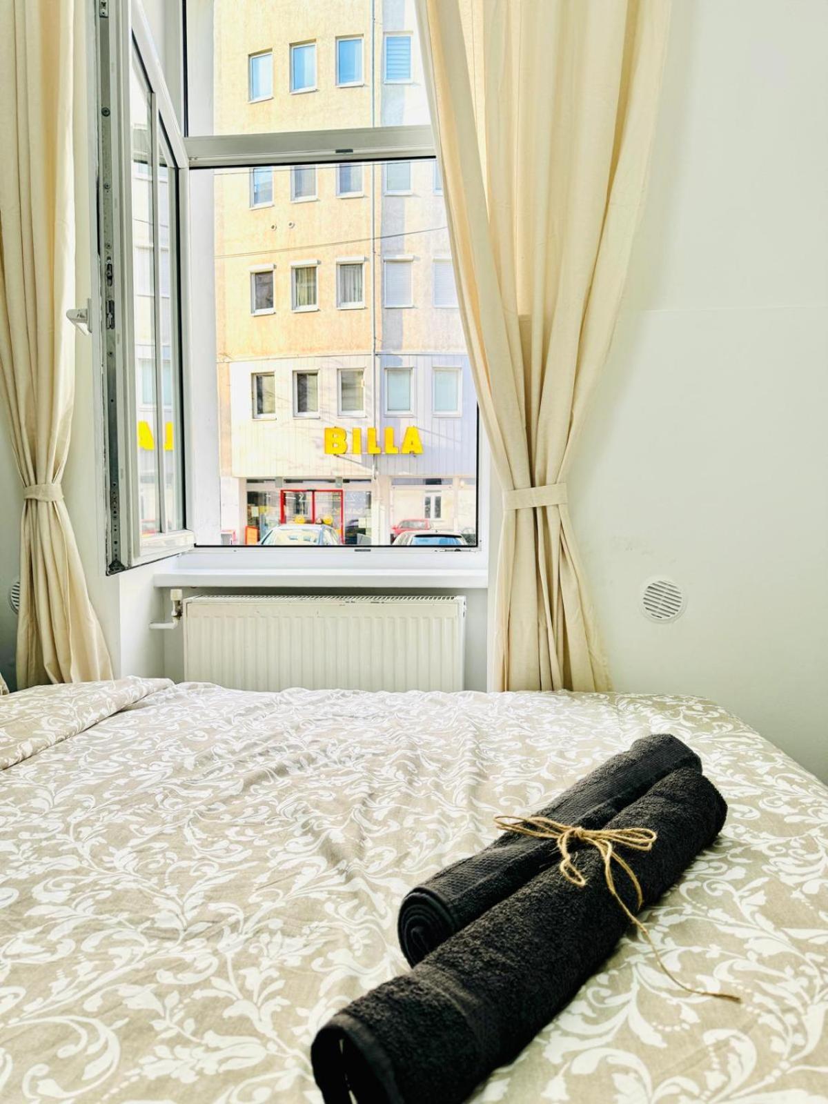 Comfortable 5br Shared 10 Minute Walk To Matzleinsdorfer Platz Apartment Wien