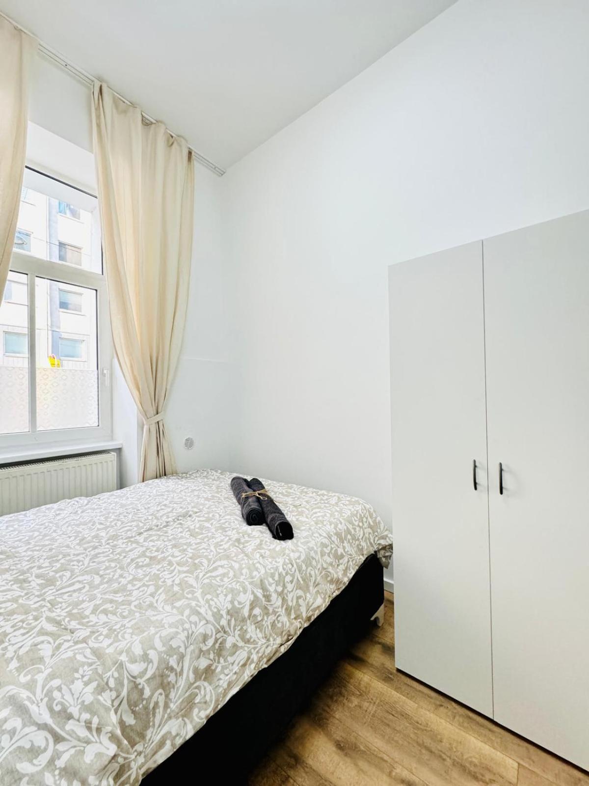 Apartment Comfortable 5br Shared 10 Minute Walk To Matzleinsdorfer Platz Wien