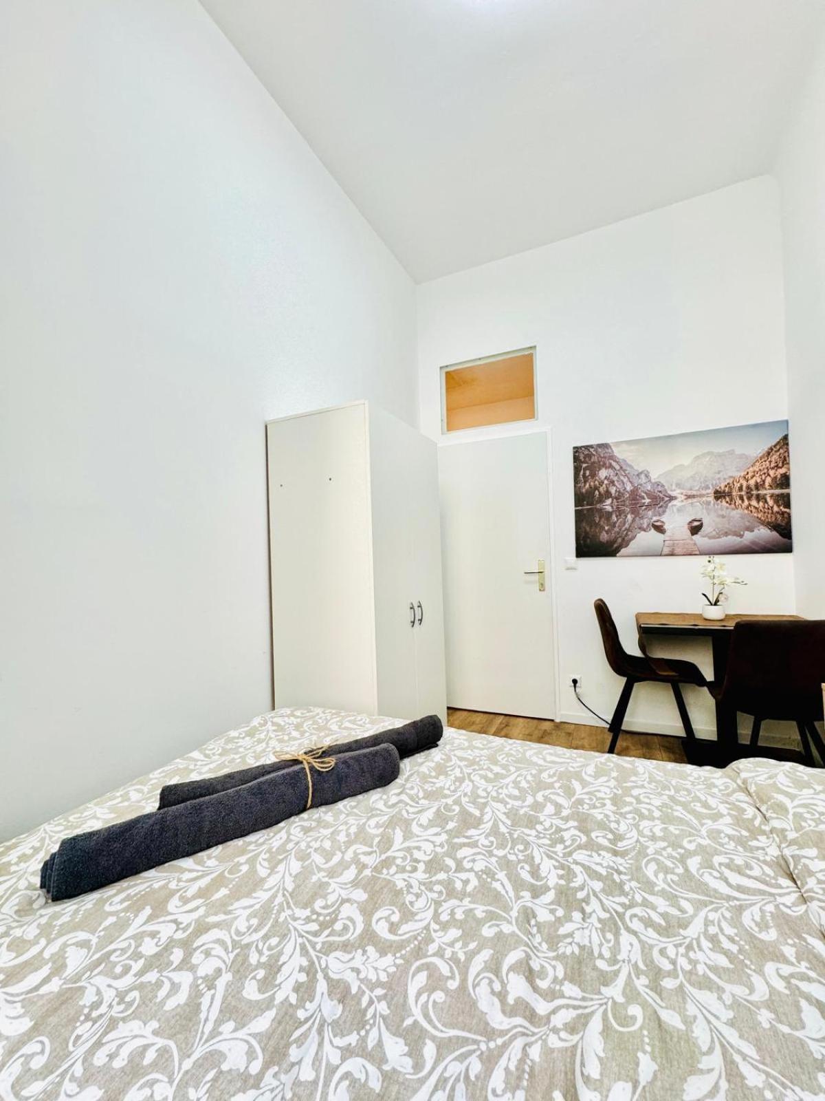 Comfortable 5br Shared 10 Minute Walk To Matzleinsdorfer Platz Wien