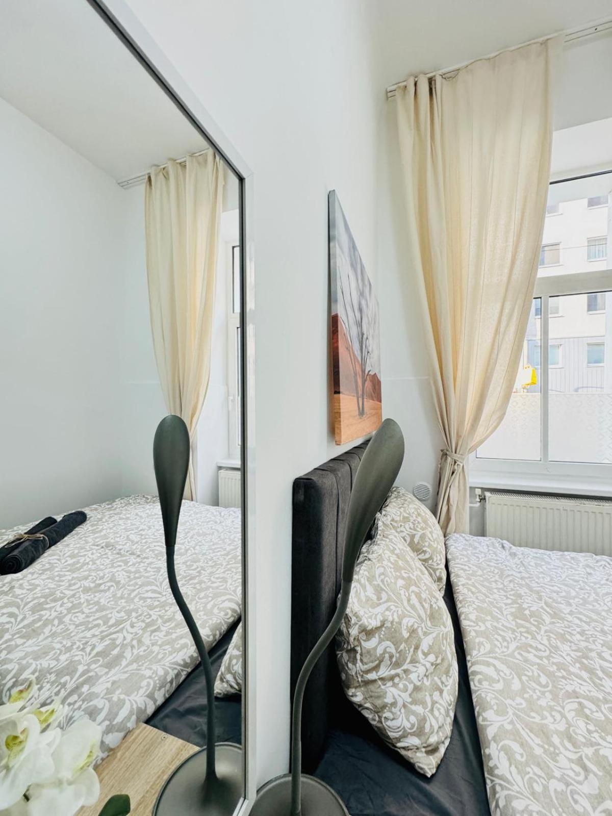 Comfortable 5br Shared 10 Minute Walk To Matzleinsdorfer Platz * Wien