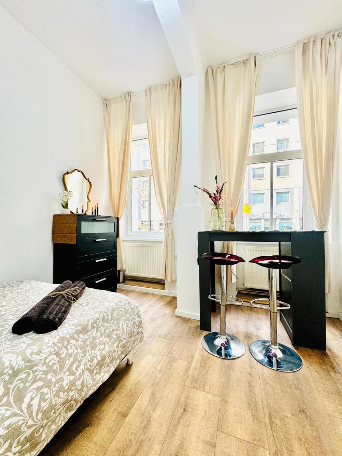 Comfortable 5br Shared 10 Minute Walk To Matzleinsdorfer Platz