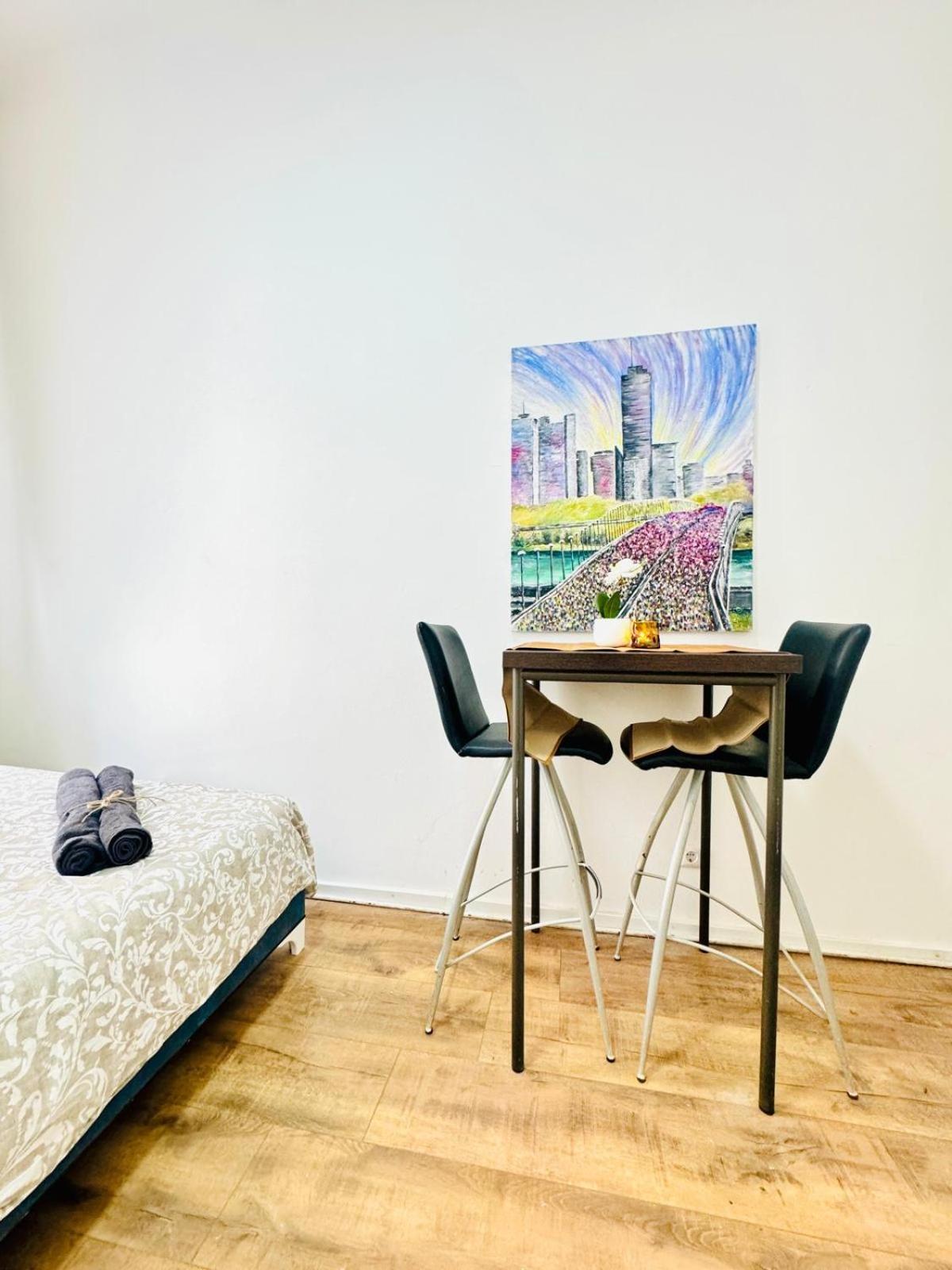 Comfortable 5br Shared 10 Minute Walk To Matzleinsdorfer Platz