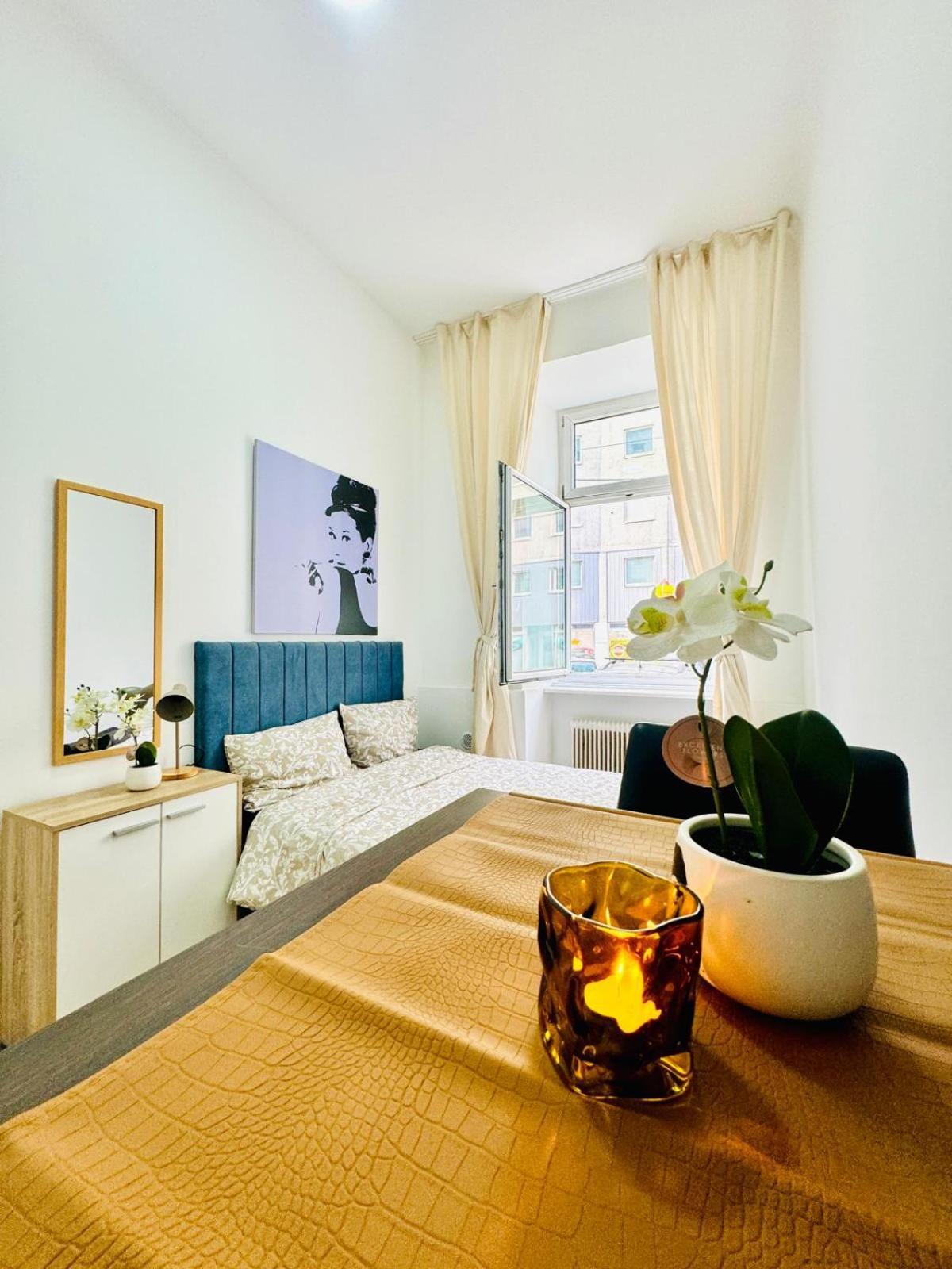 Comfortable 5br Shared 10 Minute Walk To Matzleinsdorfer Platz Apartment
